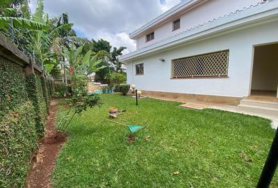 5 Bed House with En Suite in Runda