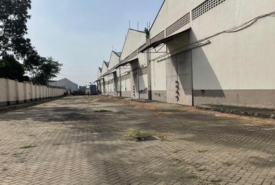 95,000 ft² Warehouse with Parking in Changamwe
