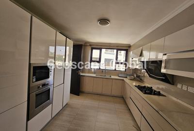 3 Bed Apartment with En Suite in Riverside - 3