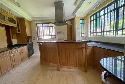 5 Bed Townhouse with En Suite at Lavington Rd - 2