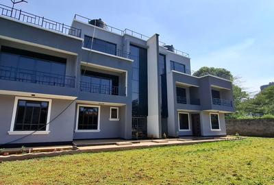 5 Bed Townhouse with En Suite at Safari Park