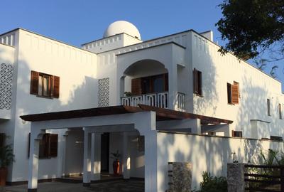 4 Bed Villa with En Suite in Nyali Area