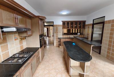 5 Bed Townhouse with En Suite at Lavington Green