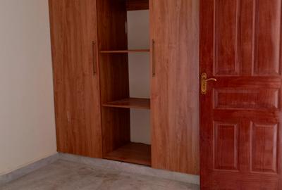 1 Bed House with En Suite in Lavington - 3