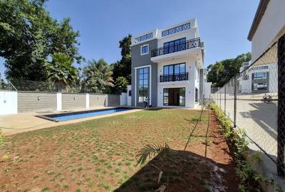 5 Bed Villa with En Suite in Lavington