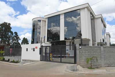 2,800 ft² Office with Service Charge Included in Karen