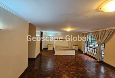 4 Bed Apartment with En Suite in Riverside