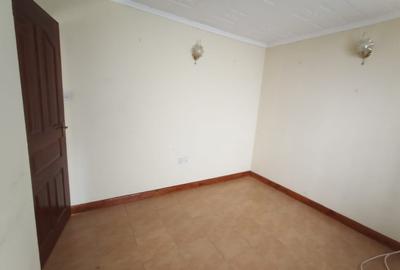 1 Bed House with En Suite in Lavington - 3