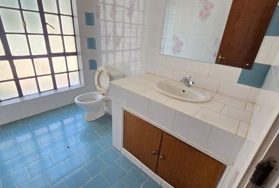 5 Bed House with En Suite in Gigiri