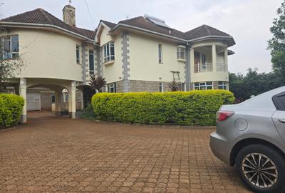 6 Bed House with En Suite in Runda