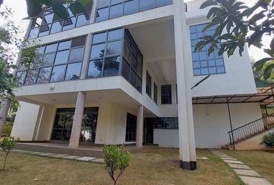 7 Bed Townhouse with En Suite in Nyari