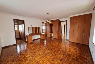 4 Bed Townhouse with En Suite at Lavington - 4