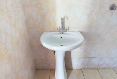 Serviced 1 Bed Apartment with En Suite at Near Posta And Kendas Hotel