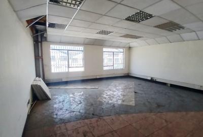 2,999 ft² Warehouse with Parking in Industrial Area - 3