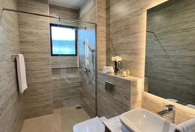 3 Bed Apartment with Swimming Pool in Riverside