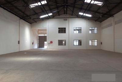 10,000 ft² Warehouse with Parking in Mombasa Road