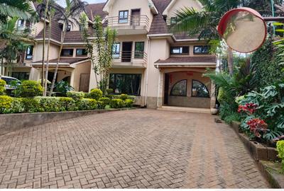 5 Bed Townhouse with En Suite at Lavington