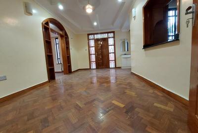 5 Bed House with En Suite at Lavington Green - 3