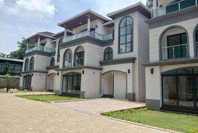 5 Bed House with En Suite at Lavington