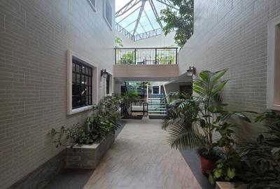 2 Bed Apartment with En Suite in Nyari