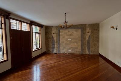 5 Bed Townhouse with En Suite in Lavington - 2