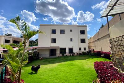 5 Bed Villa with En Suite at Spring Valley