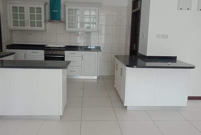 3 Bed Apartment with En Suite at Parklands - 4