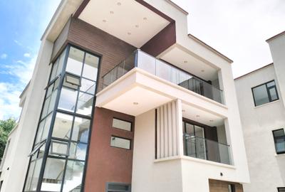 5 Bed Townhouse with En Suite in Lavington - 4