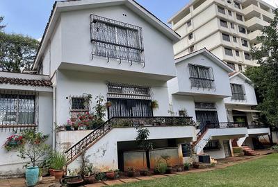 3 Bed Townhouse with En Suite at Lantana Road