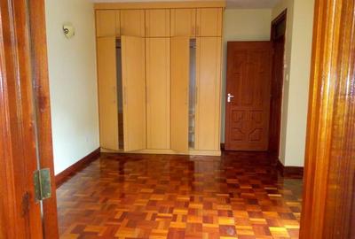 5 Bed Townhouse with En Suite at Othaya Road