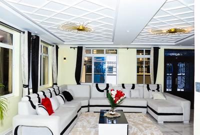 6 Bed Townhouse with En Suite at Olkeri