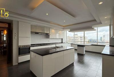 5 Bed Apartment with En Suite in Parklands
