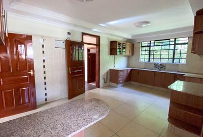 5 Bed Townhouse with En Suite in Rosslyn