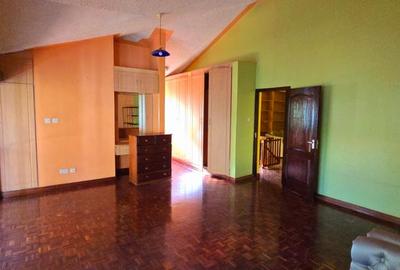 4 Bed House with En Suite at Lavington