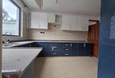 5 Bed Townhouse with En Suite in Lavington - 3