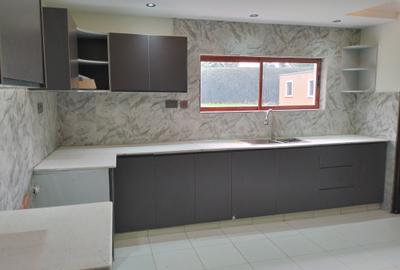 5 Bed Townhouse with En Suite in Kitisuru - 2