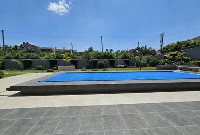 5 Bed House with En Suite in Runda - 3