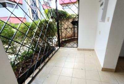 5 Bed House with En Suite in Lavington - 2