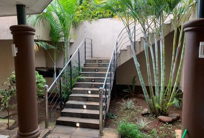 5 Bed Townhouse with En Suite in Kitisuru