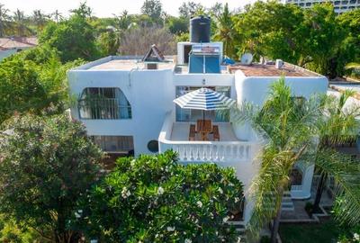 4 Bed House with En Suite in Diani - 2