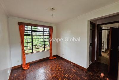 5 Bed House with En Suite in Nyari