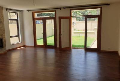 5 Bed Townhouse with En Suite in Lavington - 3