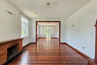 5 Bed Villa with En Suite in Rosslyn - 4