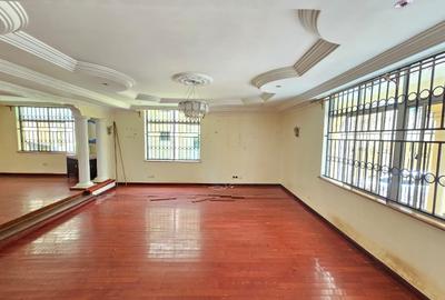 5 Bed House with En Suite in Lavington