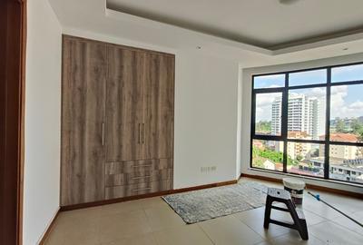 2 Bed Apartment with En Suite at Lantana Road - 4