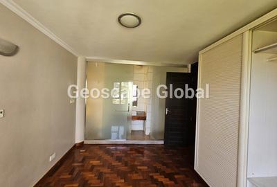 3 Bed Apartment with En Suite in Riverside - 2