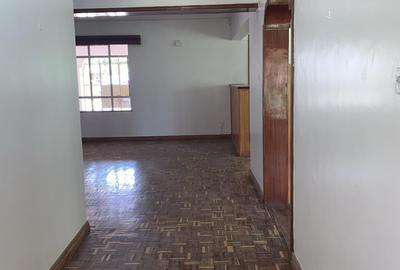 5 Bed House with En Suite in Nyari - 4