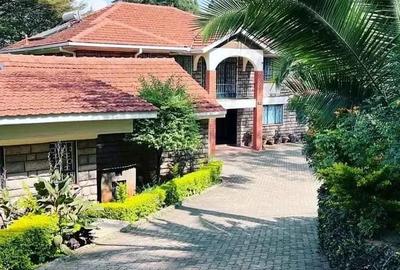 5 Bed House with En Suite at Lavington Green
