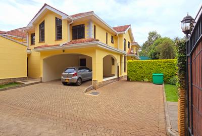 5 Bed Townhouse with En Suite at Lavington Green