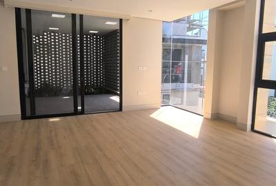 5 Bed Villa with En Suite in Kyuna - 2